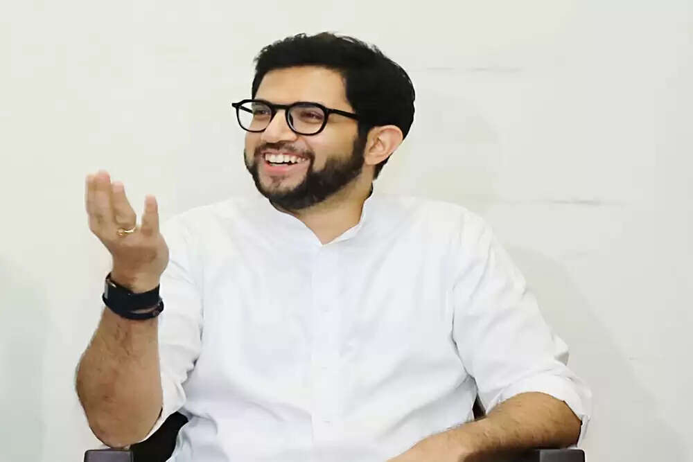 महाराष्ट्र में मराठी-हिंदी विवाद पर आदित्य ठाकरे का भाजपा पर हमला