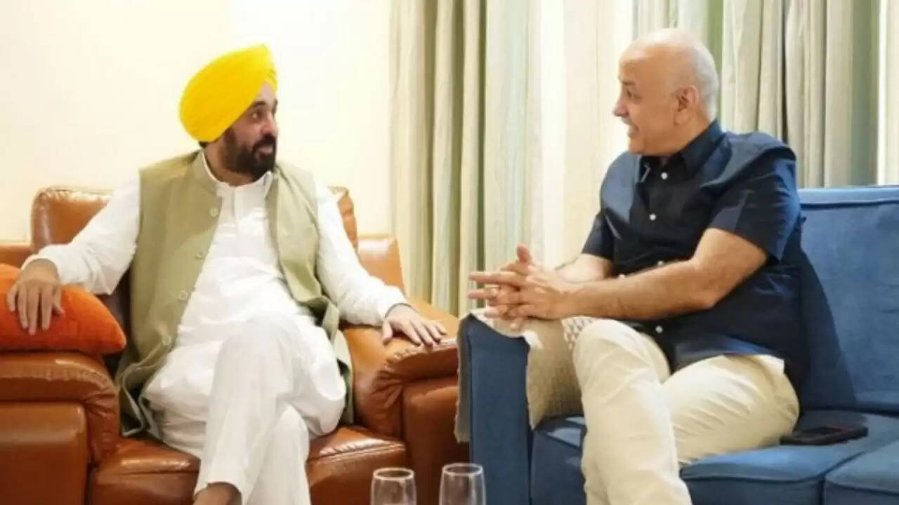 आम आदमी पार्टी ने पंजाब में किया ऐतिहासिक संगठनात्मक बदलाव, मनीष सिसोदिया की नई टीम का ऐलान