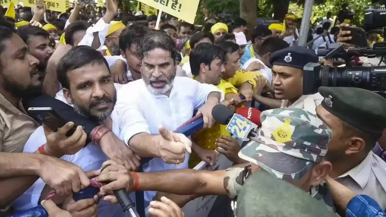 बिहार में जन सुराज पार्टी के खिलाफ एफआईआर, प्रदर्शन में बढ़ी राजनीतिक गर्मी