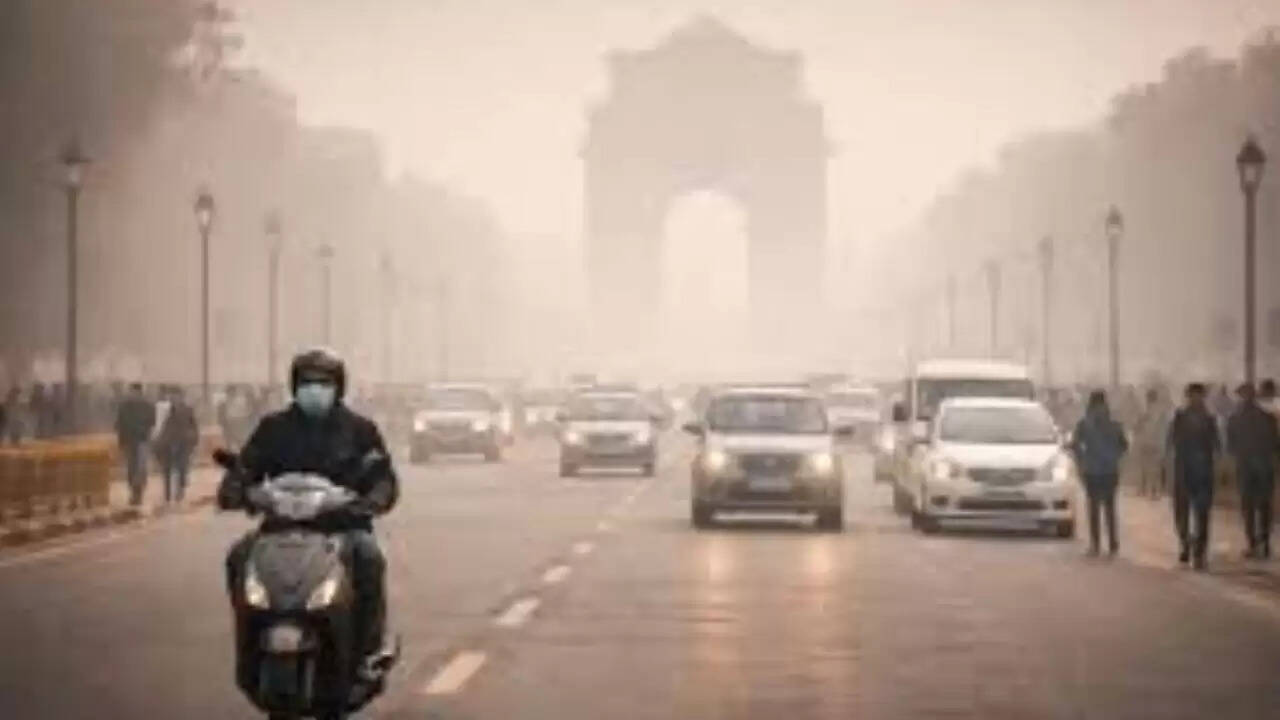 दिल्ली में सर्दी और प्रदूषण का बढ़ता संकट