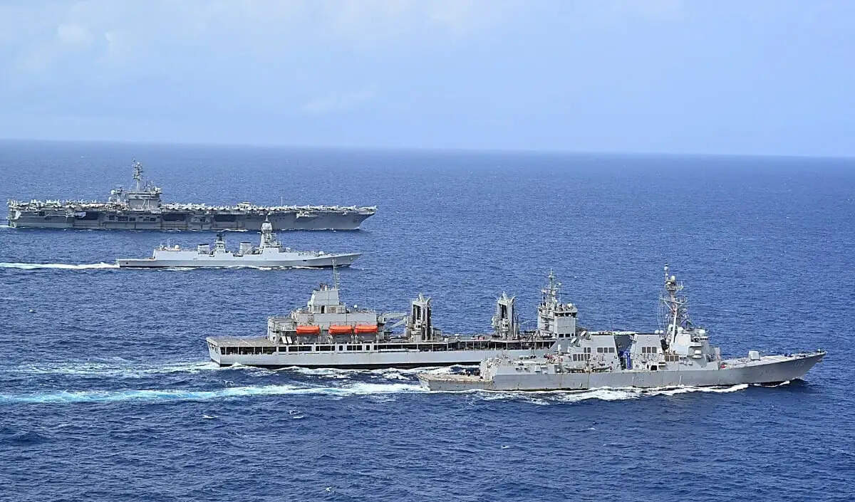 ईरान के जहाज़ों की अदृश्यता: ट्रंप की नाकेबंदी के बावजूद होर्मुज़ जलडमरूमध्य में गतिविधियाँ जारी