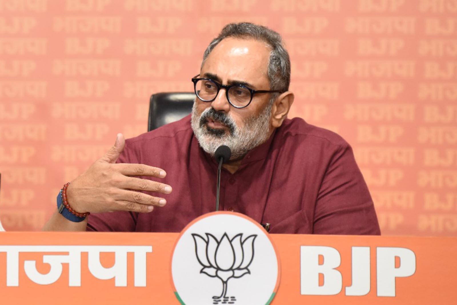 पूर्व केंद्रीय मंत्री राजीव चंद्रशेखर 02 अगस्त को भाजपा मुख्यालय में एक प्रेस कॉन्फ्रेंस को संबोधित करते हुए।