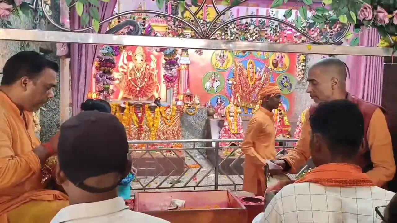 श्रद्धालुओं का सैलाब: नवरात्रि के पहले दिन मां लेहड़ा देवी शक्तिपीठ में उमड़ा भक्तों का उत्साह
