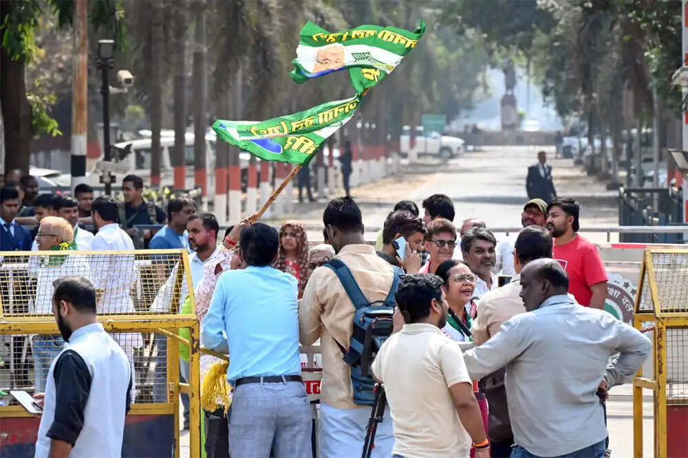 बिहार में नीतीश कुमार के राज्यसभा जाने का विरोध, कार्यकर्ताओं का प्रदर्शन