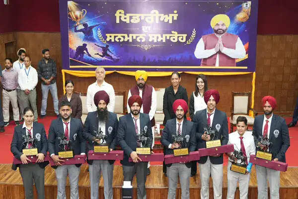 पंजाब के खिलाड़ियों को मुख्यमंत्री भगवंत सिंह मान ने सम्मानित किया