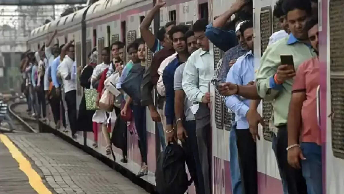 पश्चिम रेलवे ने बिना टिकट यात्रा पर कड़ी कार्रवाई की, 43.54 करोड़ रुपये का जुर्माना वसूला