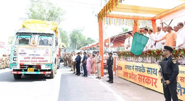 योगी सरकार ने बाढ़ प्रभावित राज्यों के लिए भेजी राहत सामग्री