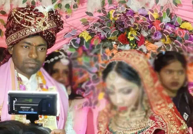 बक्सर में शादी के दौरान दुल्हन को प्रेमी ने मारी गोली, भगदड़ मची