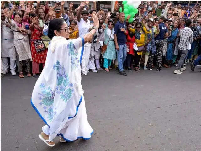 पश्चिम बंगाल चुनाव में टीएमसी और भाजपा के बीच बढ़ी जुबानी जंग