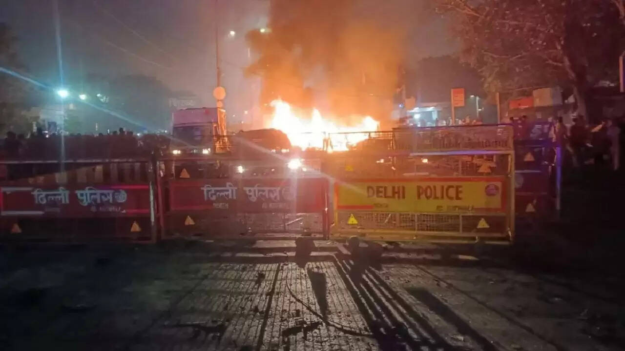 दिल्ली में धमाके के बाद सुरक्षा चाक-चौबंद, चार संदिग्ध हिरासत में