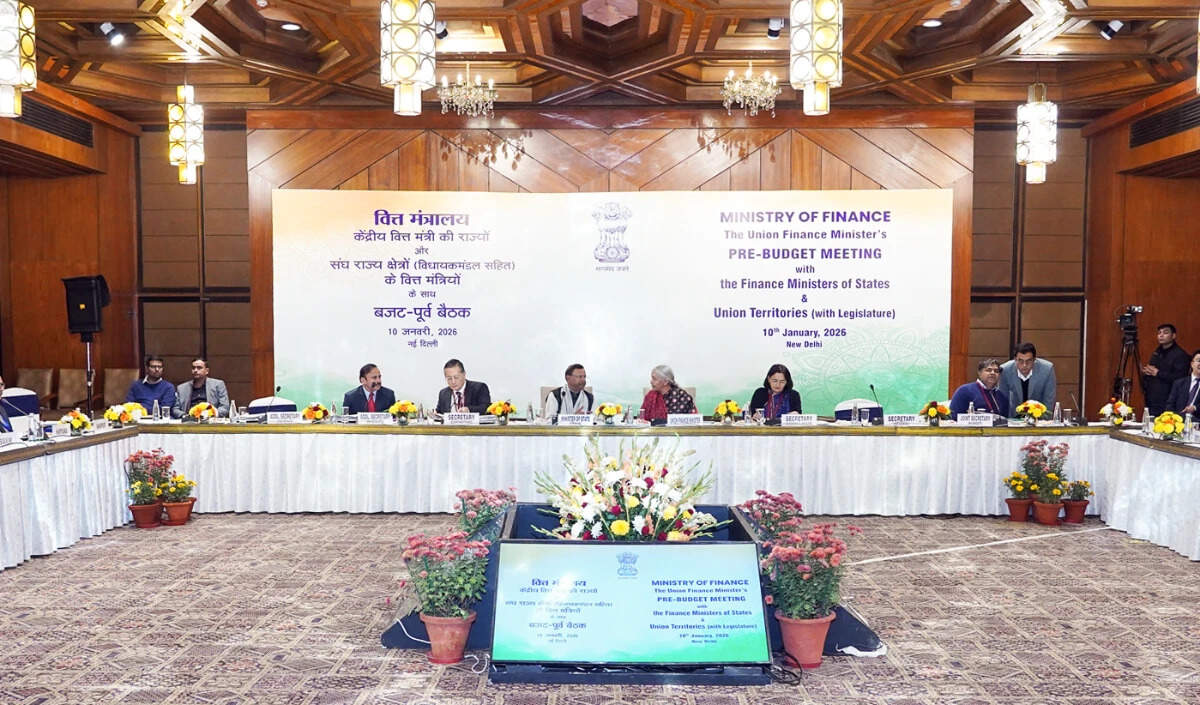 बीमा कंपनियों को ग्राहकों की सेवा में सुधार के लिए निर्देश