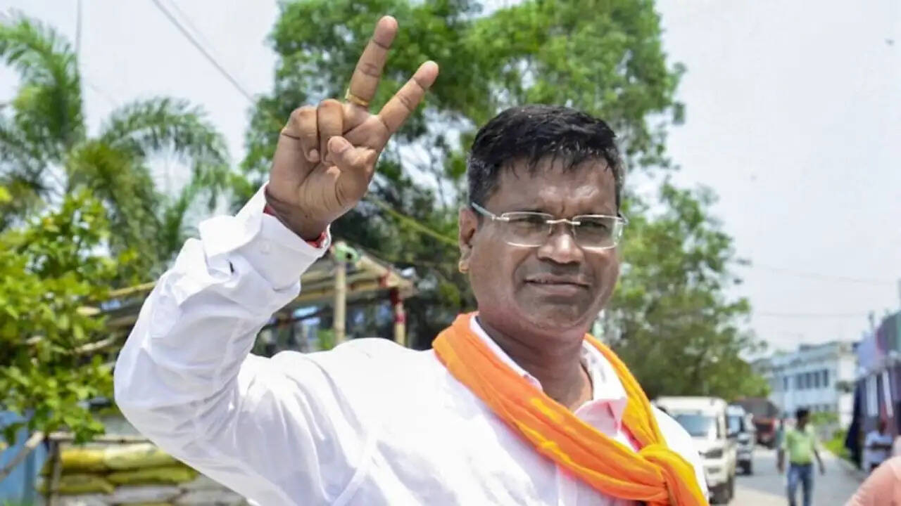 पश्चिम बंगाल में बीजेपी की ऐतिहासिक जीत: फलता विधानसभा सीट पर देबांग्शु पांडा ने मारी बाजी