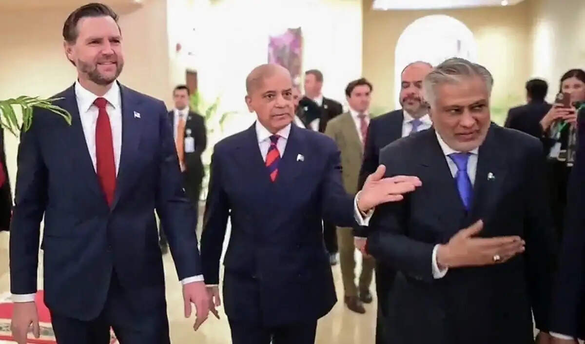 डोनाल्ड ट्रंप का ईरान के साथ वार्ता पर मिश्रित संकेत