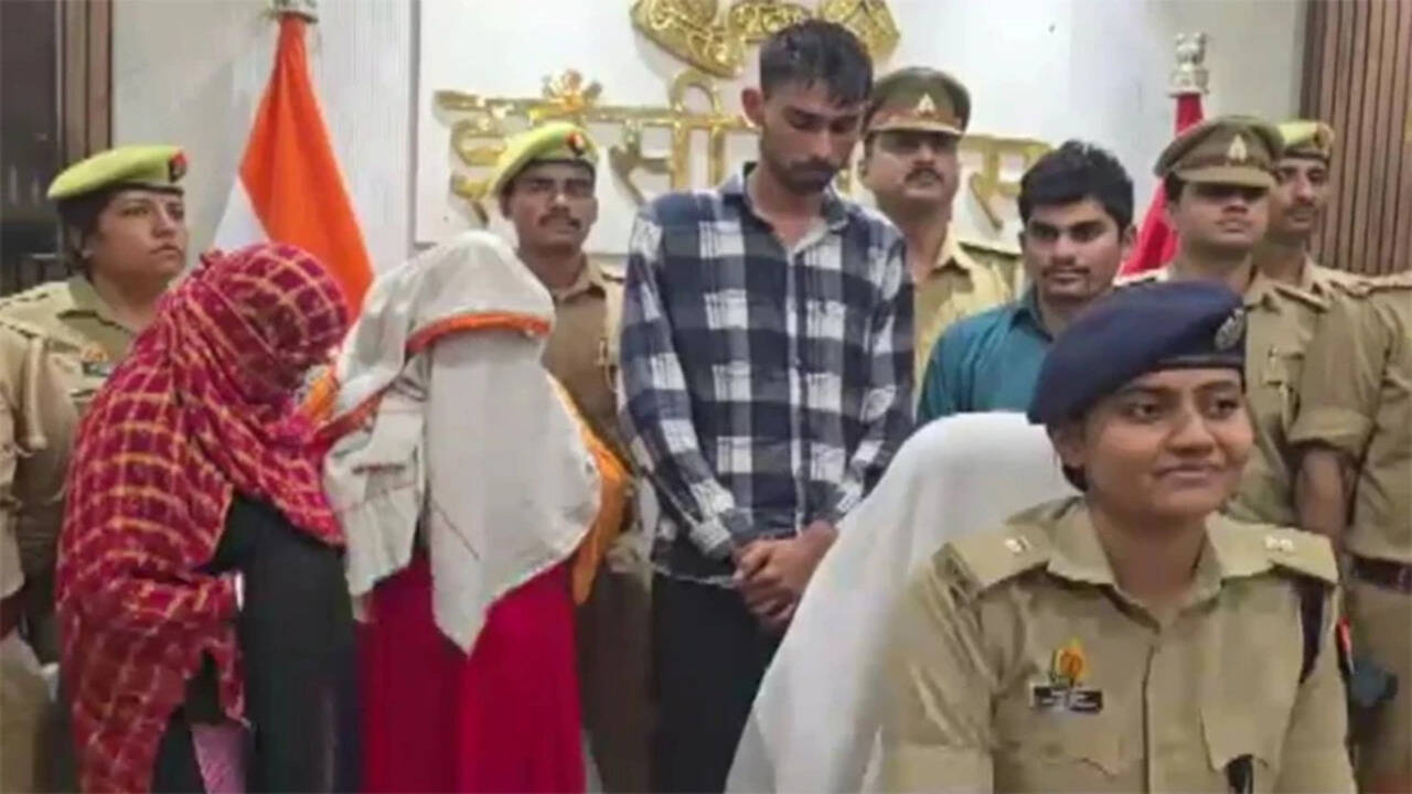 झांसी पुलिस ने फर्जी मैट्रिमोनियल कॉल सेंटर का किया भंडाफोड़
