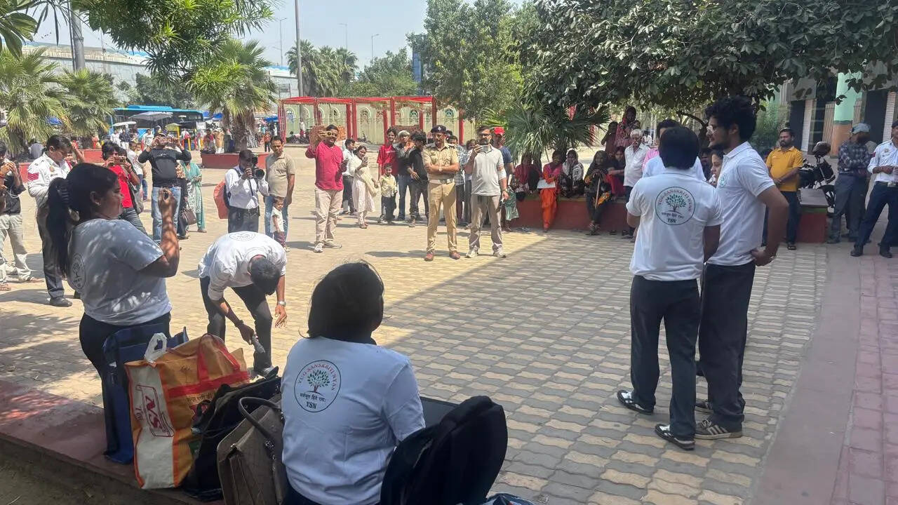 दिल्ली ट्रैफिक पुलिस का 'सुरक्षित सफर' अभियान: सड़क सुरक्षा के प्रति जागरूकता बढ़ाने की पहल