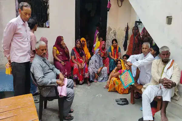 गोरखपुर में पिता ने बच्चों को जहरीला दही खिलाकर किया हत्या का प्रयास