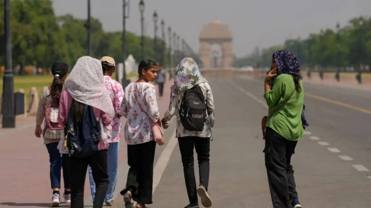 भारत में मौसम में बदलाव: लू और बारिश का सामना