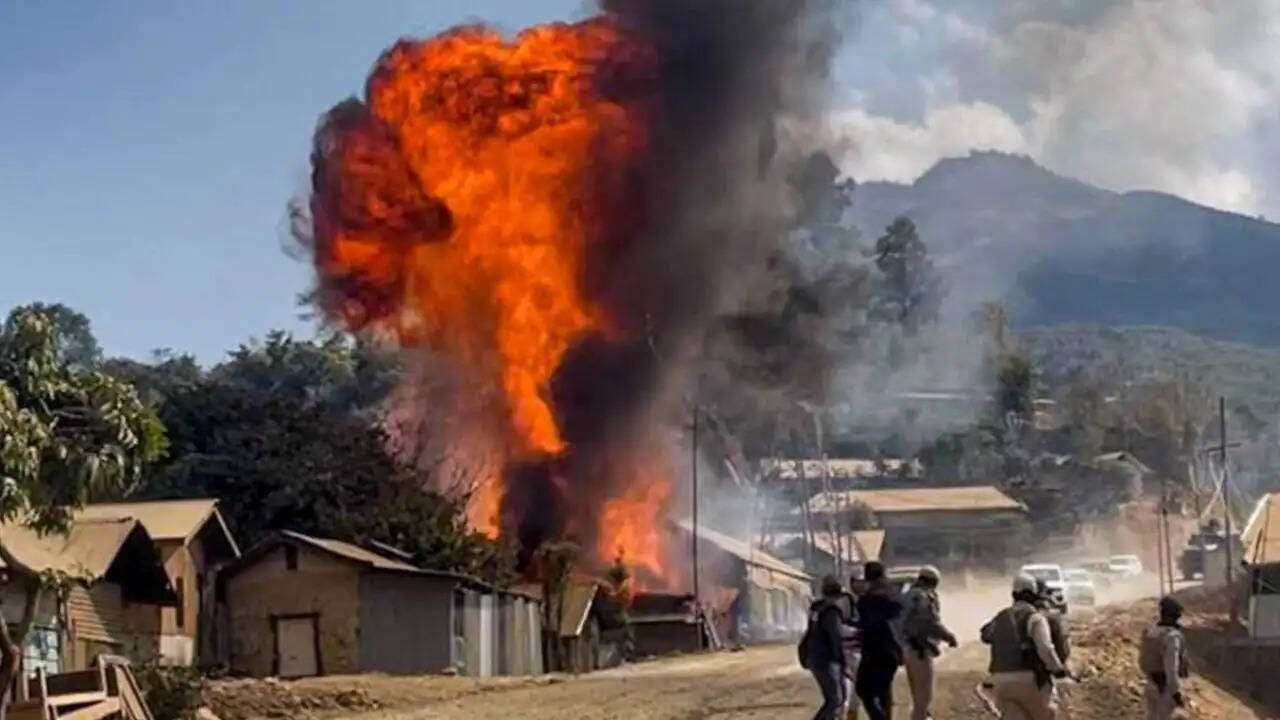 मणिपुर में हिंसा जारी, केंद्र ने AFSPA का विस्तार किया