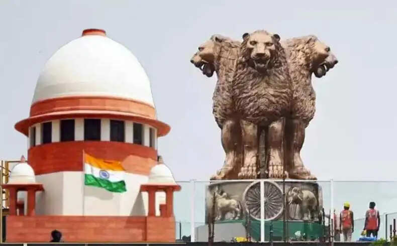 सुप्रीम कोर्ट ने गुंबद पर राष्ट्रीय प्रतीक लगाने की याचिका खारिज की