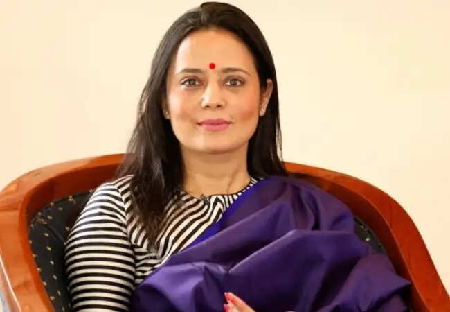टीएमसी में बगावत: महुआ मोइत्रा ने बागियों को बीजेपी में विलय की दी सलाह