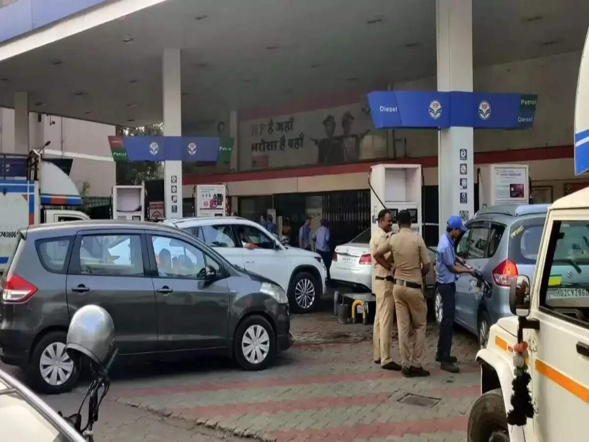 दिल्ली में पुराने वाहनों पर ईंधन भरने पर लगेगा प्रतिबंध