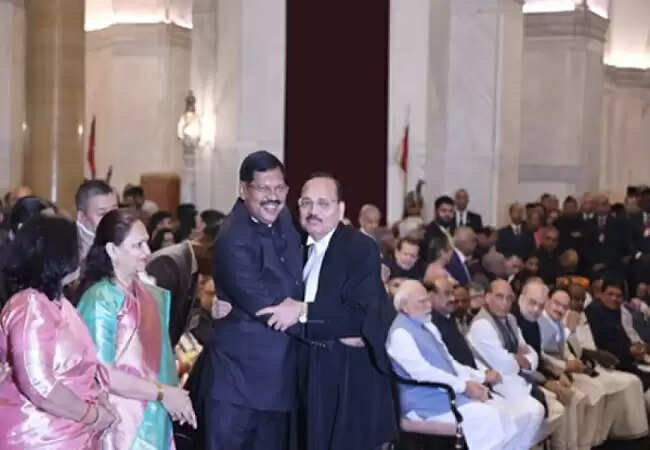 जस्टिस सूर्यकांत ने 53वें मुख्य न्यायाधीश के रूप में शपथ ली