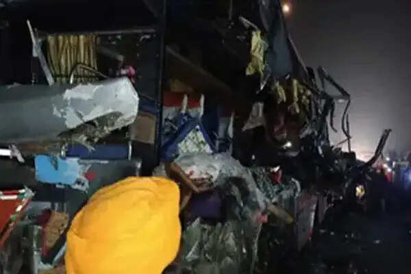 विशाखापत्तनम स्टील प्लांट में भीषण हादसा, 8 श्रमिकों की जान गई