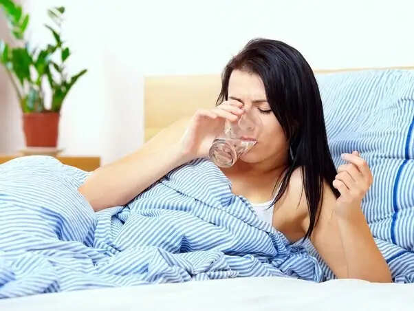 सुबह खाली पेट पानी पीने के अद्भुत लाभ