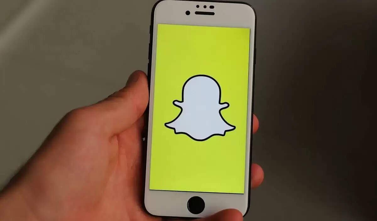 स्नैप इंक में कर्मचारियों की छंटनी और नए एआर प्रोजेक्ट पर ध्यान