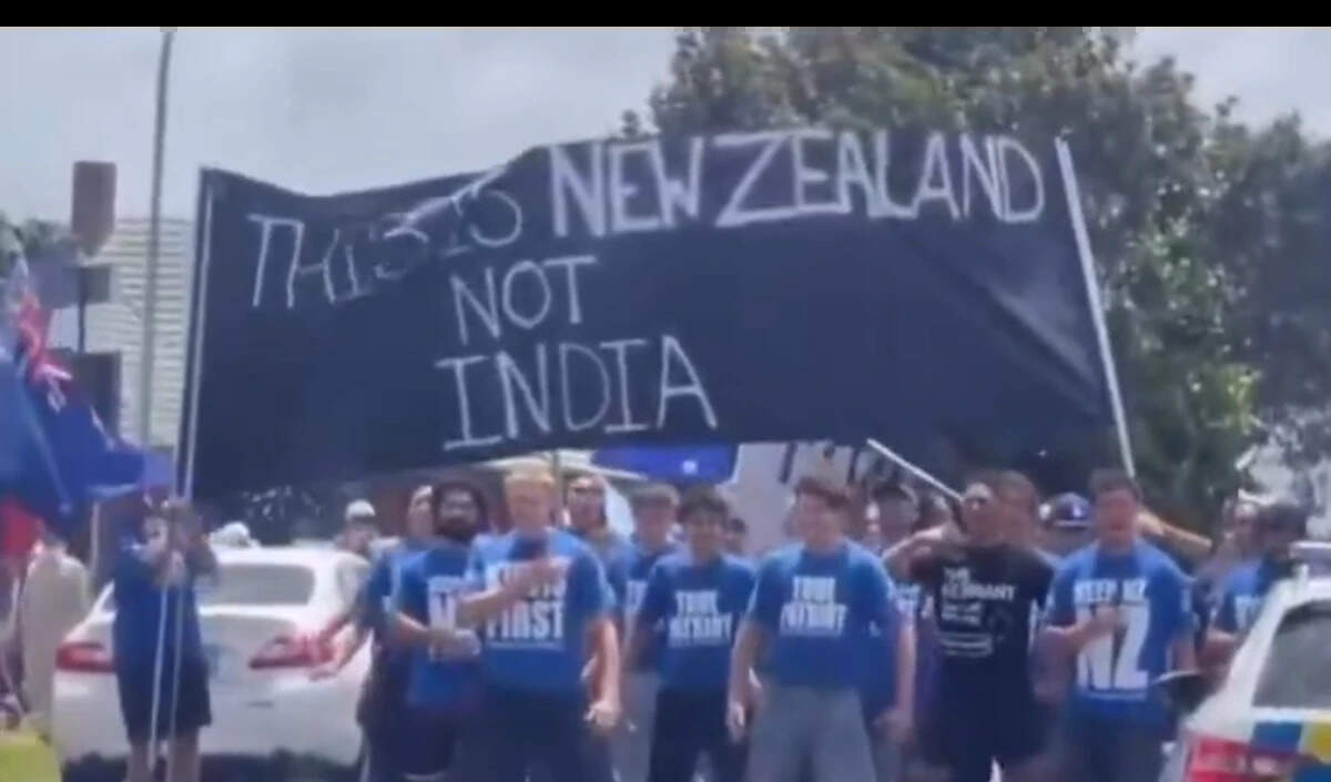 दक्षिण ऑकलैंड में सिख धार्मिक जुलूस पर दक्षिणपंथी समूह का हमला