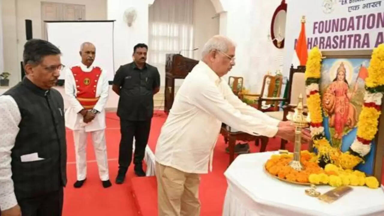 केरल में भारत माता की तस्वीर पर विवाद: कृषि मंत्री ने कार्यक्रम से दूरी बनाई