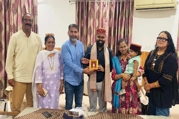 मनोज अवाती का योगदान: हमीरपुर में खेलों का नया अध्याय