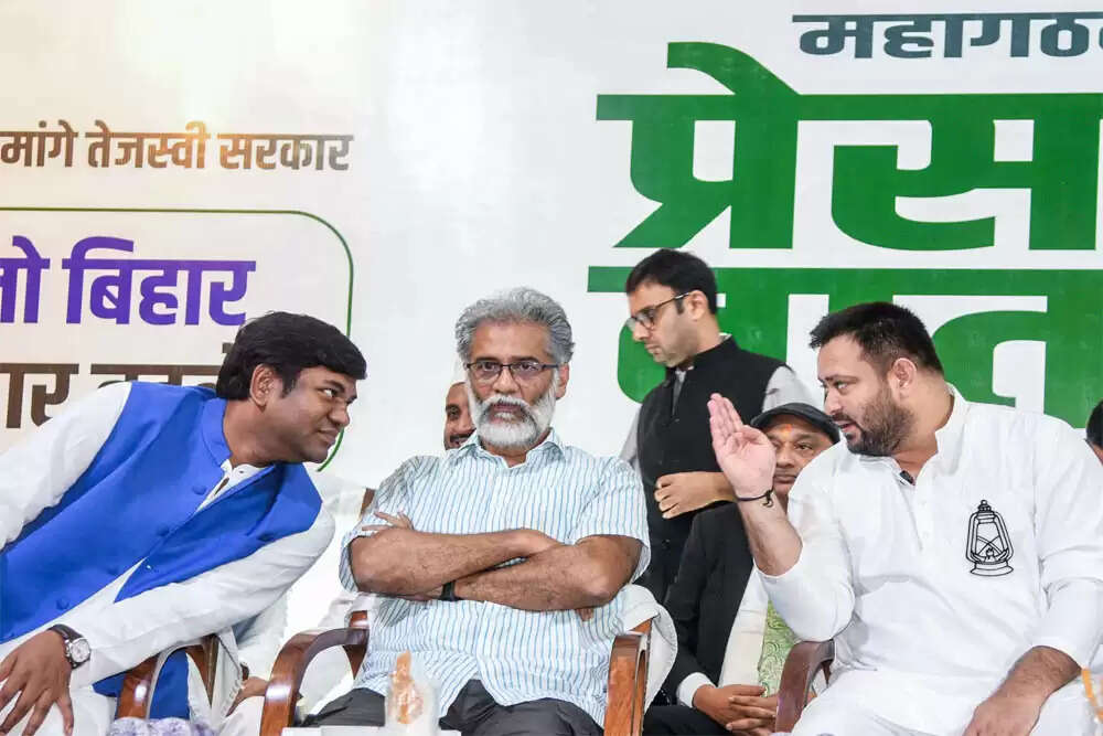 तेजस्वी यादव और मुकेश सहनी के बीच सीटों को लेकर संघर्ष