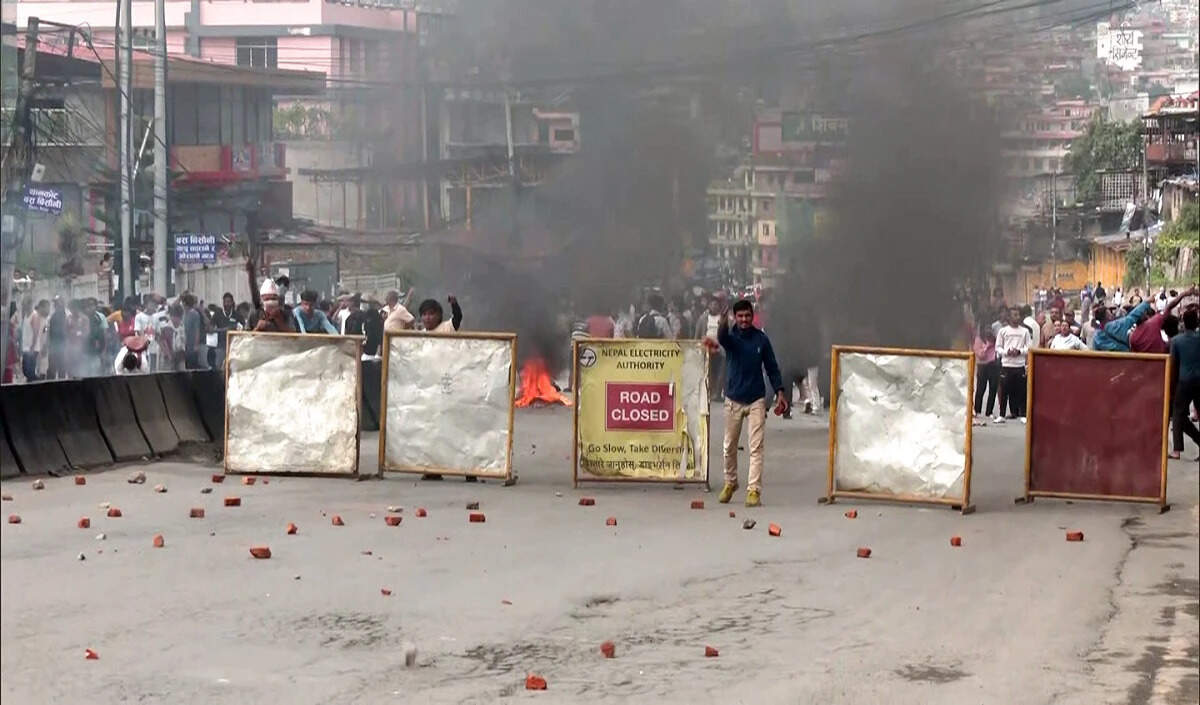 भारत ने नेपाल में यात्रा परामर्श जारी किया, स्थिति गंभीर
