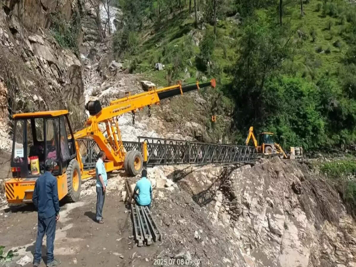 उत्तराखंड में बारिश से चारधाम यात्रा प्रभावित, यातायात ठप