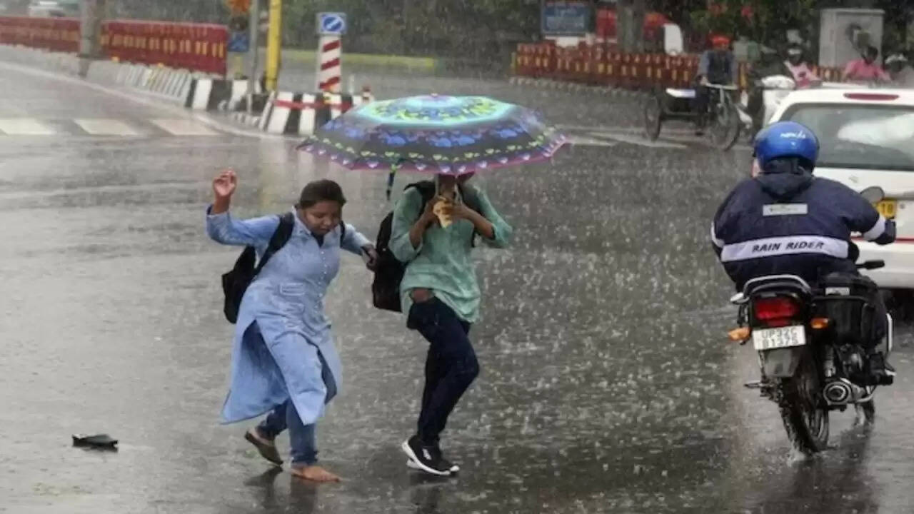 मानसून अपडेट: देश के विभिन्न हिस्सों में भारी बारिश और बाढ़ की चेतावनी