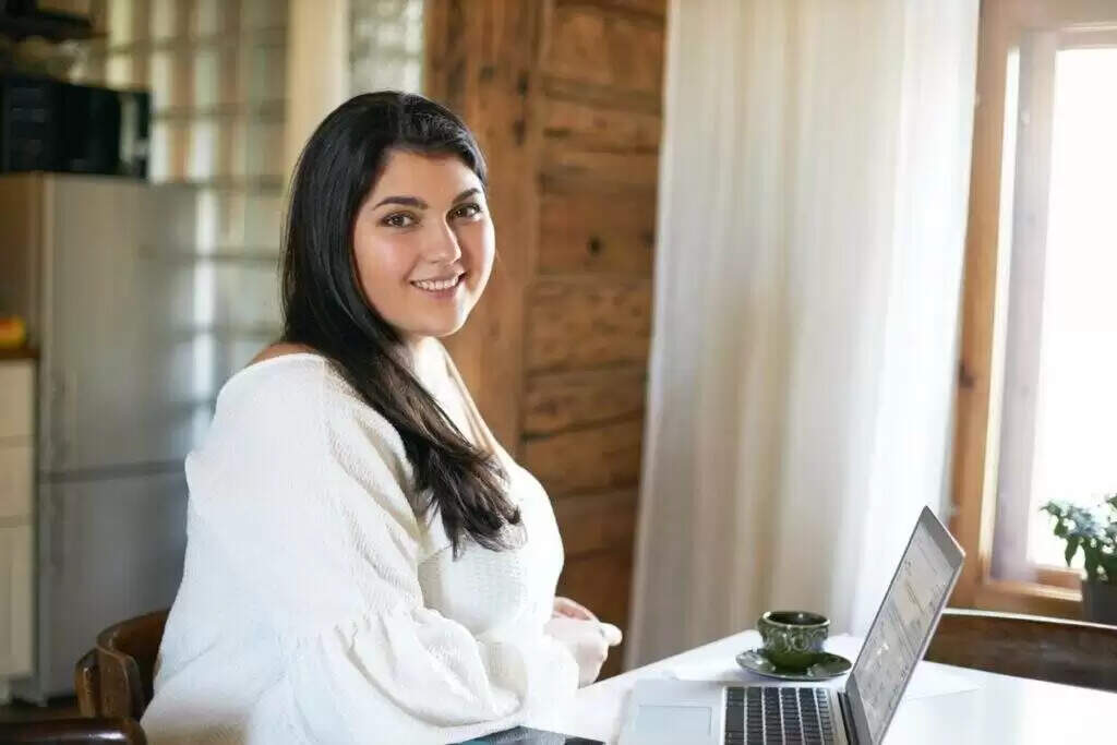 महिलाओं के लिए घर से शुरू करने योग्य 7 लाभदायक बिजनेस आइडियाज