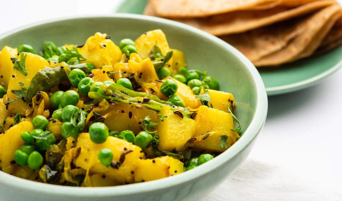 आलू मटर की सब्जी: सर्दियों में बनाने की आसान और स्वादिष्ट रेसिपी