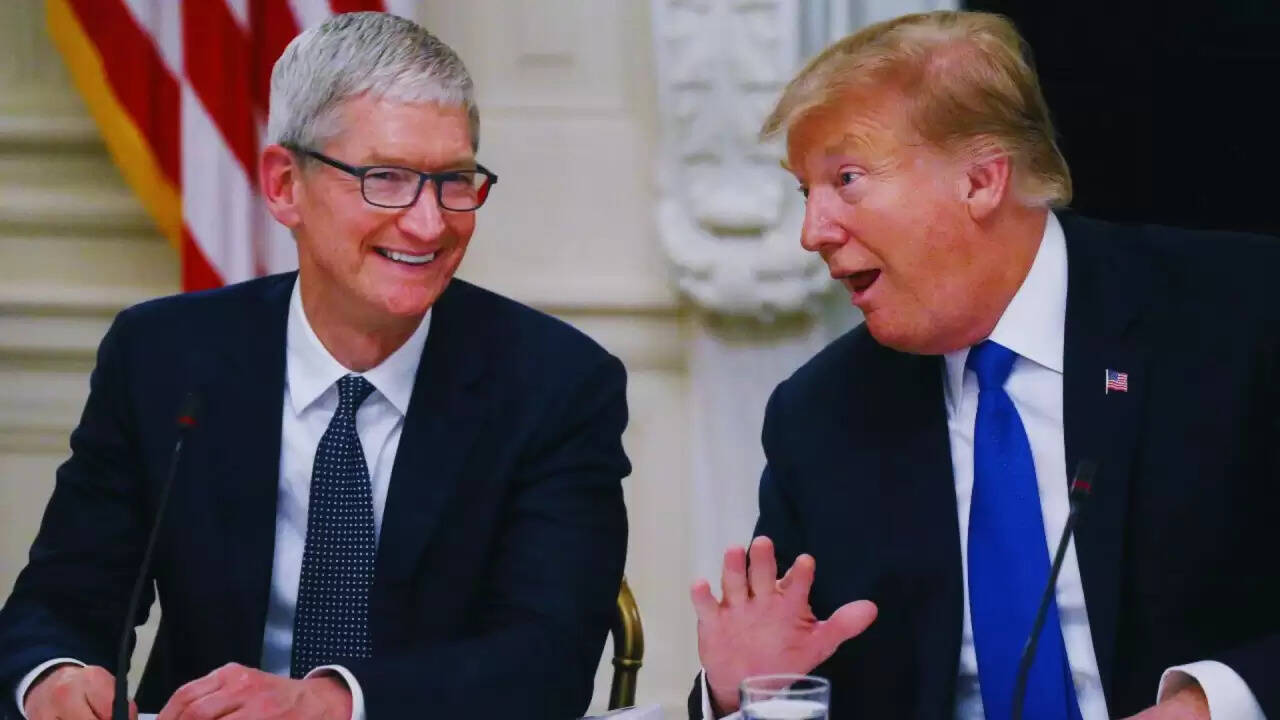 Donald Trump और Tim Cook की मुलाकात: अमेरिका में निवेश को लेकर उठे सवाल