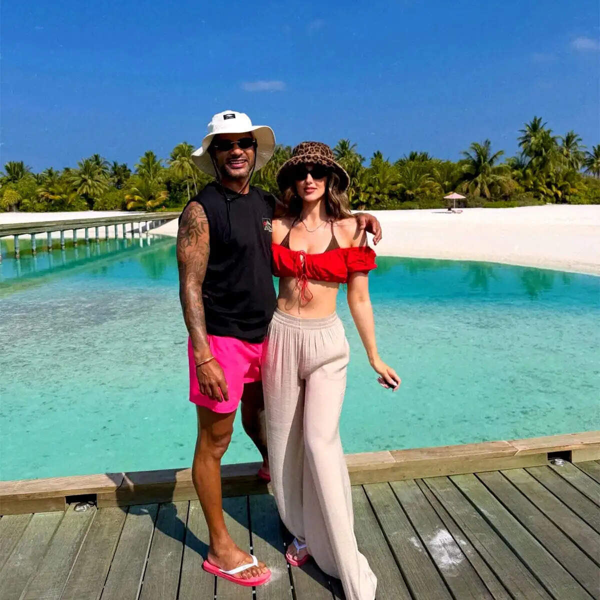 सोशल मीडिया पर छाई शिखर धवन की पत्नी सोफी शाइन की हॉट तस्वीरें