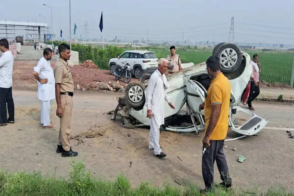 सोनीपत में सड़क हादसे में महिला की मौत, बेटी और देवर गंभीर रूप से घायल