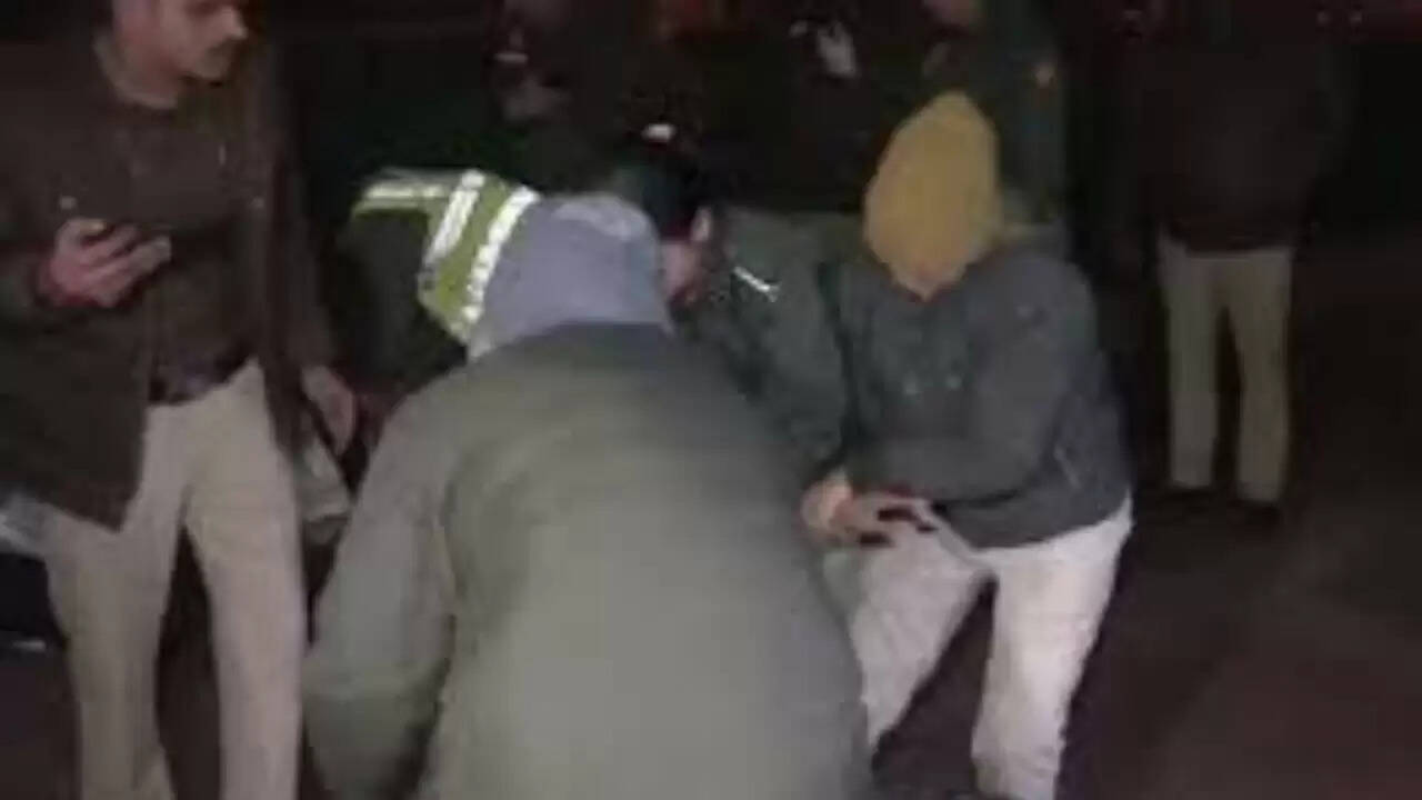 उन्नाव रेप पीड़िता और मां का मीडिया से बातचीत में रोका गया, CRPF पर गंभीर आरोप