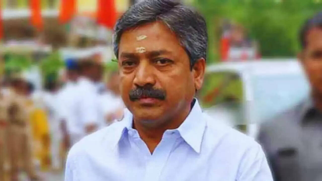 तमिलनाडु में महिलाओं पर विवादित टिप्पणी: एआईएडीएमके नेता की आलोचना