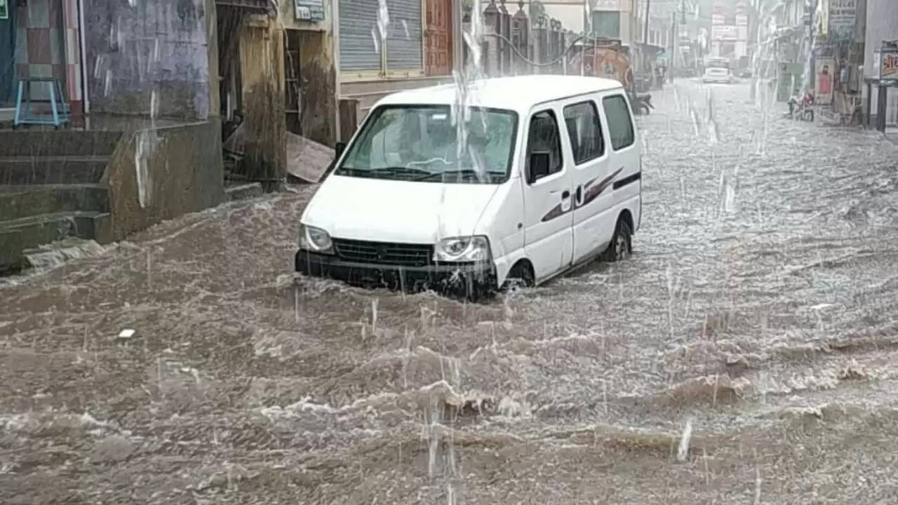 राजस्थान में बारिश ने तोड़ा 10 साल का रिकॉर्ड, बाढ़ की स्थिति गंभीर