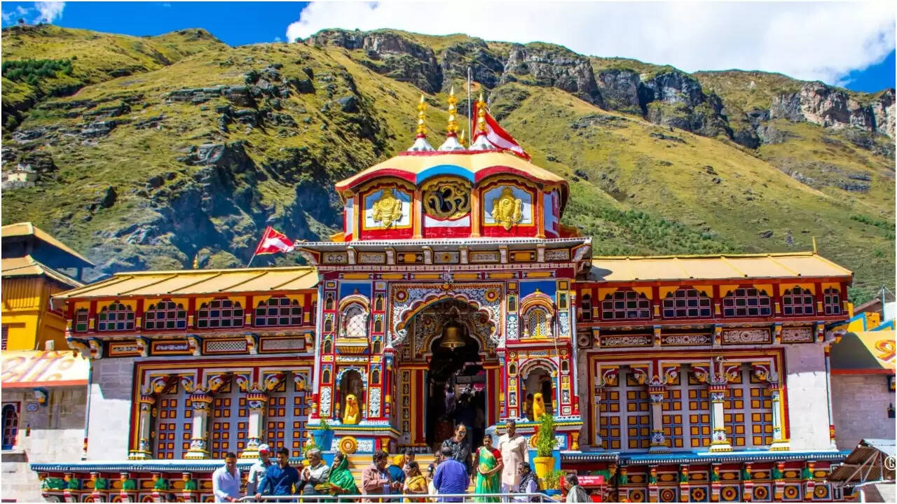 बदरीनाथ यात्रा: कपाट बंद होने की तिथि और श्रद्धालुओं की संख्या