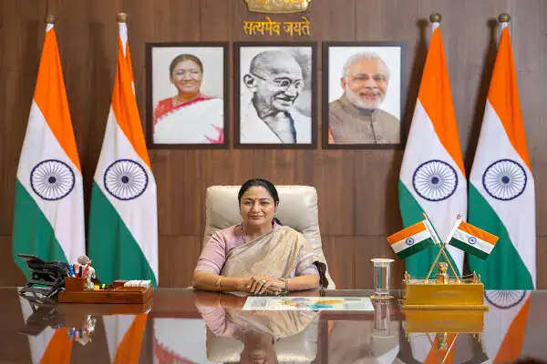 दिल्ली सरकार ने सरकारी वाहनों के उपयोग में कमी की, सार्वजनिक परिवहन को बढ़ावा देने की अपील