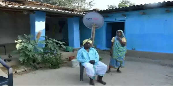 (संशोध‍ित) सूरजपुर : 73 साल बाद दोबारा राष्ट्रपति से मिलने की उम्मीद लिए बैठे बसंत पंडो