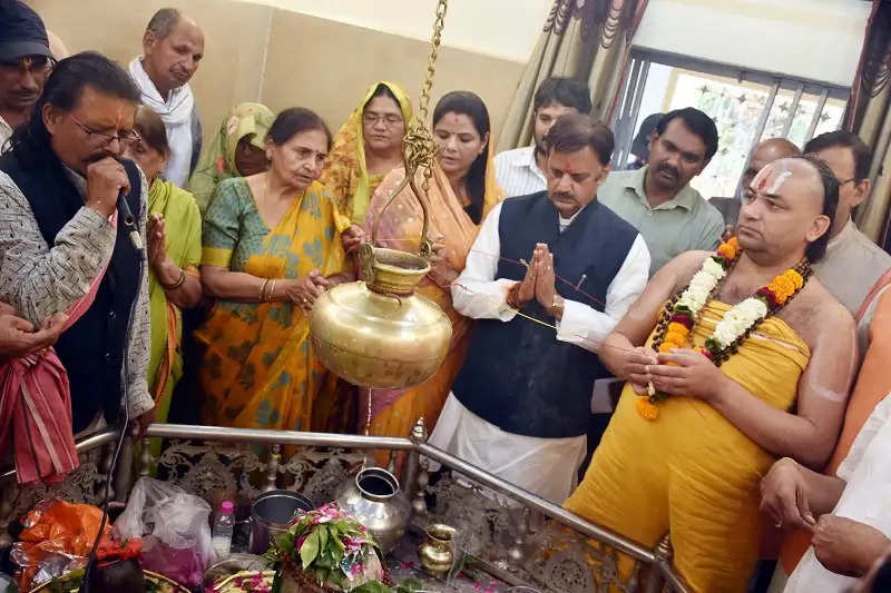 रीवाः महाशिवरात्रि पर निकली भव्य शिव बारात, उप मुख्यमंत्री शुक्ल हुए शामिल