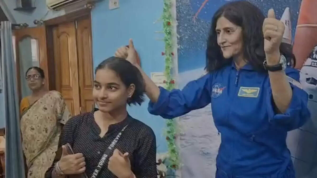 मूर्तिकार सुशांत राय ने बनाई सुनीता विलियम्स की प्रेरणादायक मूर्ति