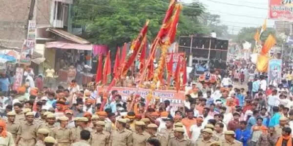 ब्रिटिश हुकूमत के खिलाफ शौर्य का प्रतीक है बलिया का महावीरी झंडा जुलूस
